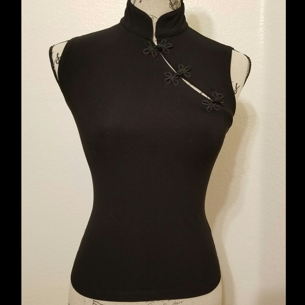 Black fitted top